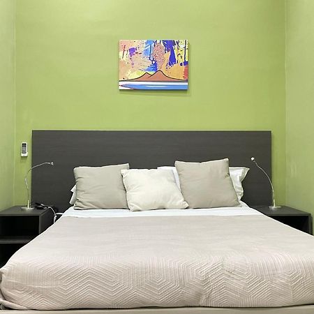 Holiday Naples Art Rooms 外观 照片