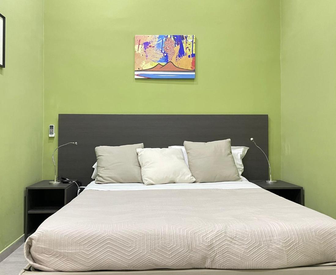 Holiday Naples Art Rooms 外观 照片