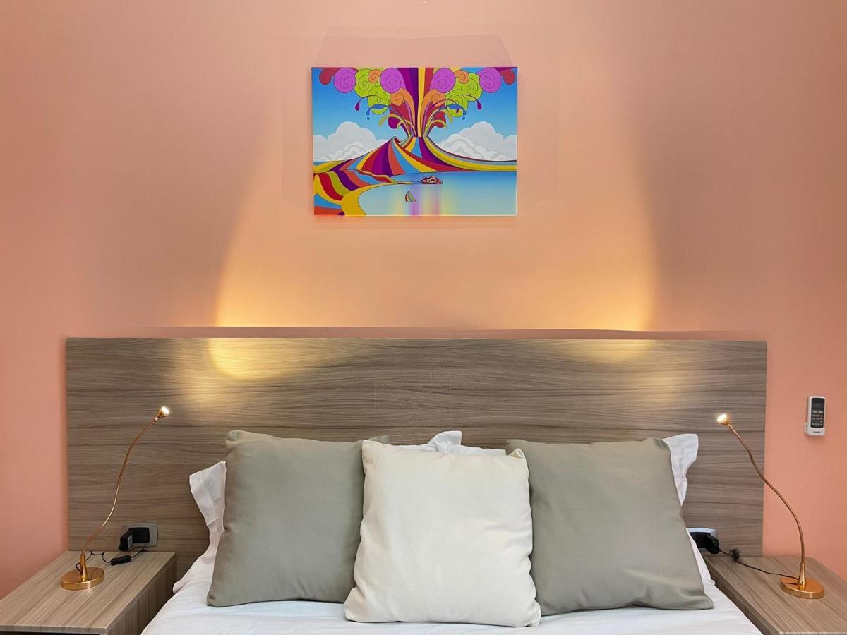 Holiday Naples Art Rooms 外观 照片