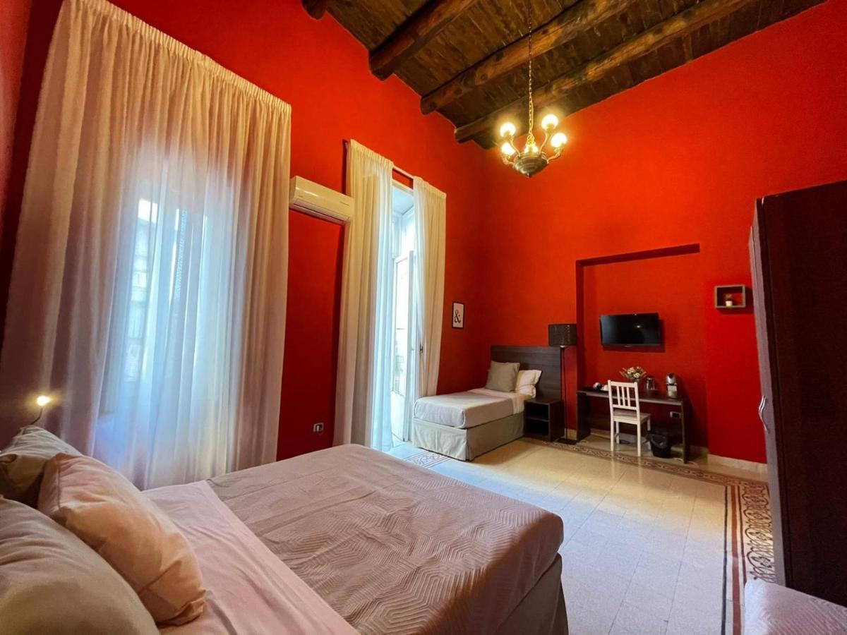 Holiday Naples Art Rooms 外观 照片